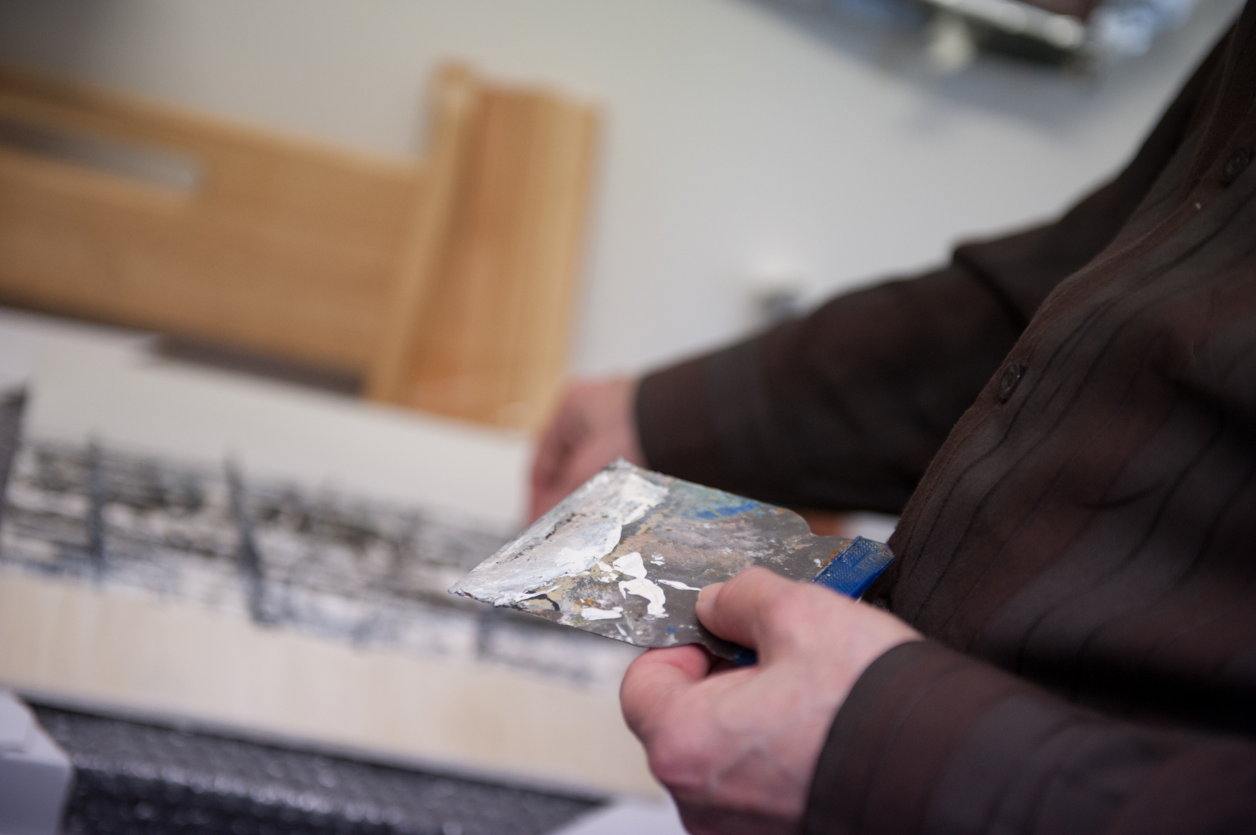 painter Emilia Krysztofiak hands while working